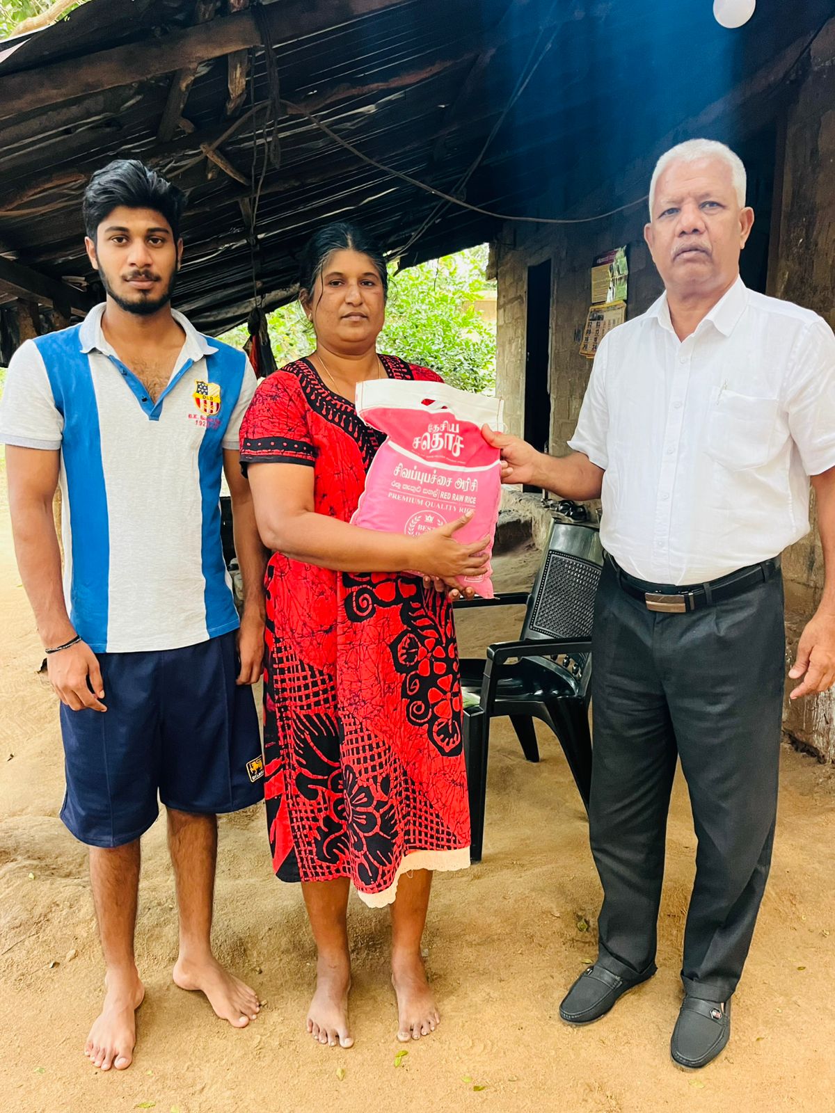 Handing over rice to a household in need